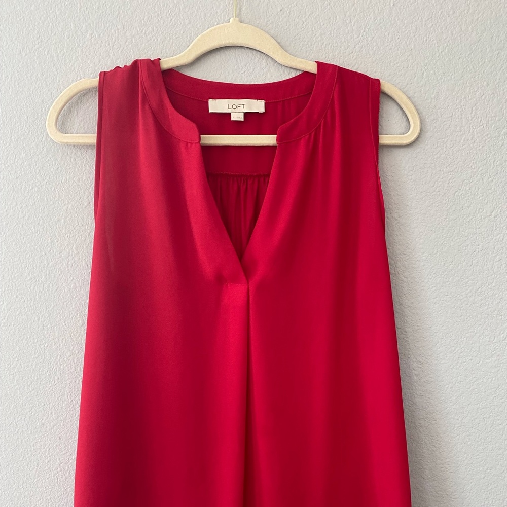 LOFT red sleeveless blouse. Size S